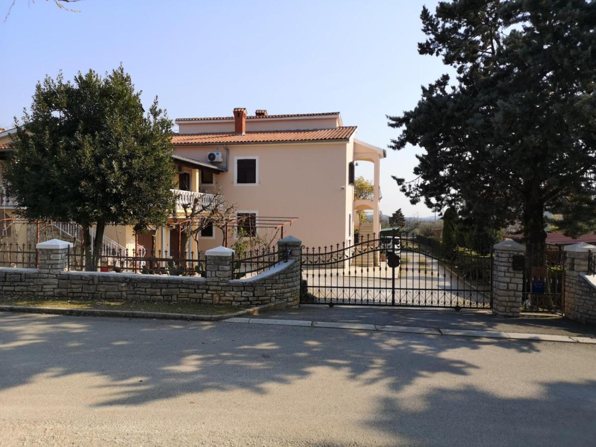 Apartment Poesia Porec Exterior photo